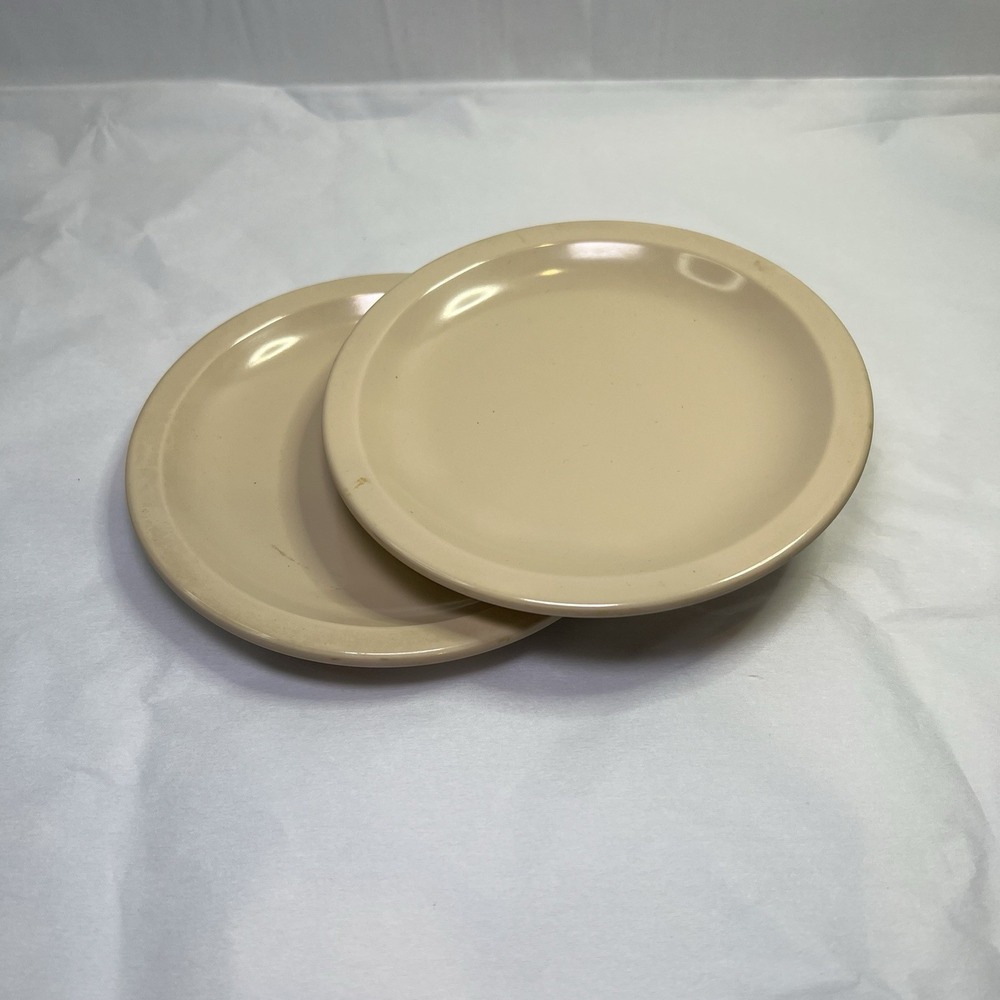 2 VINTAGE Dallas Wear Plastic Manufacturing Company 5.5" PLATES Tan
